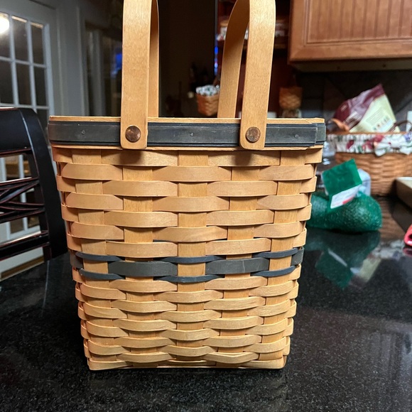 Longaberger 1999 Collector’s Club Membership Basket - Picture 4 of 5